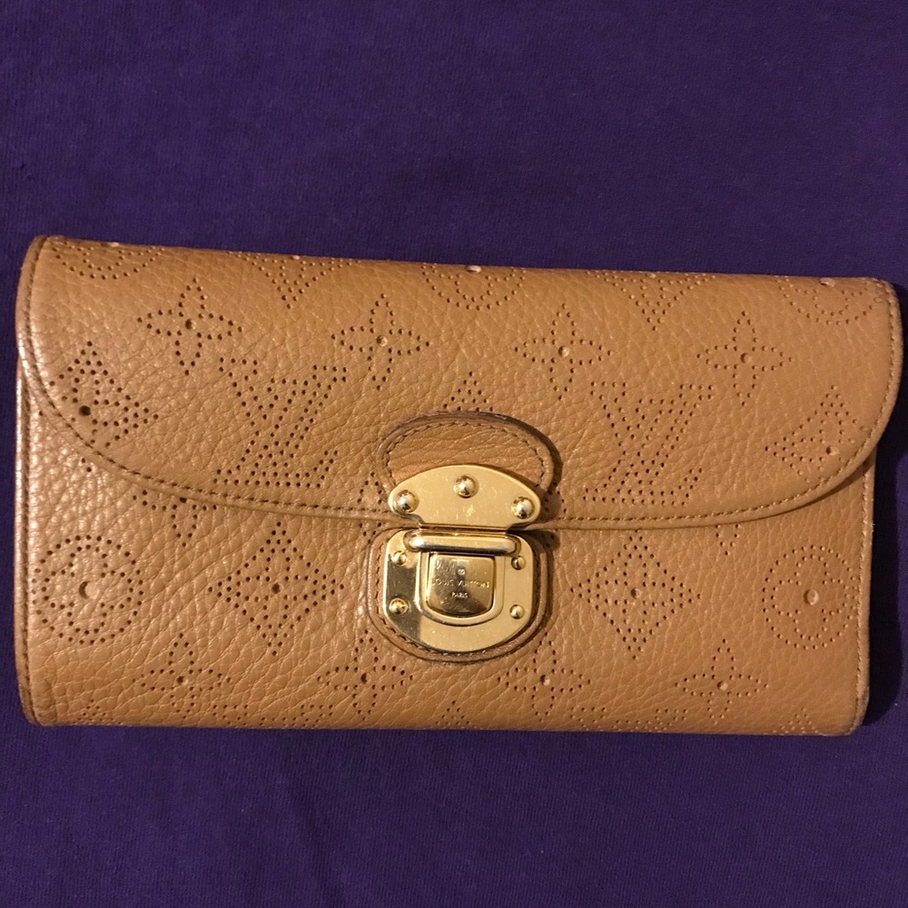 Louis Vuitton Amelia mahina leather Brown and Gold Wallet